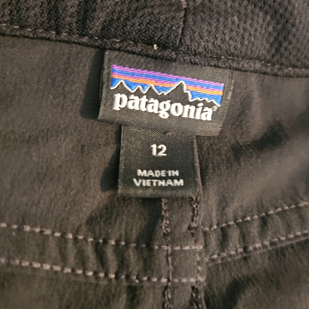 Patagonia Women's Black Bermuda Shorts Size 12 - Picture 6 of 9